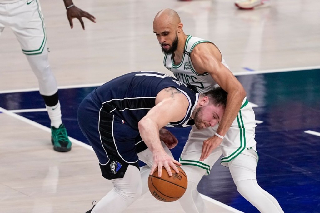 Novi udarac za Dalas, Boston gazi ka tituli