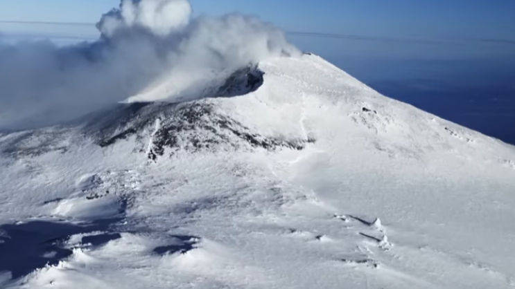 Jedan od najaktivnijih vulkana na svijetu svakodnevno izbacuje zlato u vrijednosti 6.000 dolara(video)