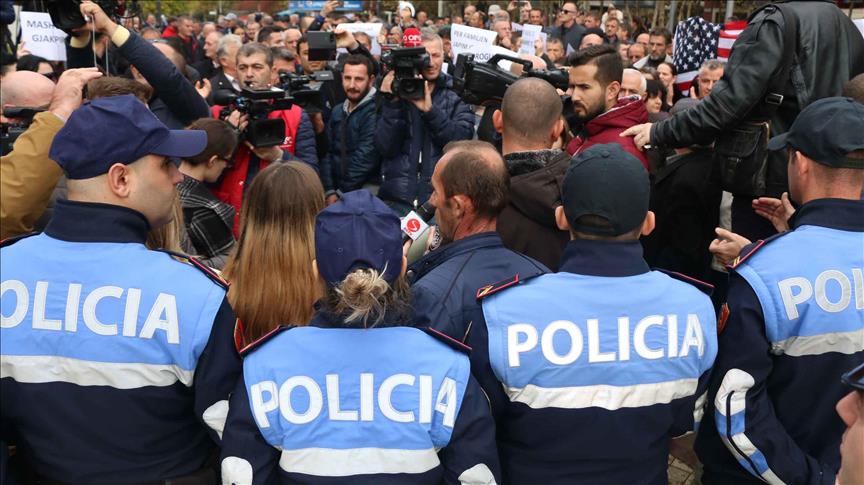 Na protestima u Tirani povrijeđeno osam osoba