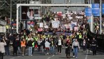 Bivši ambasador SAD: Studentski protesti u Srbiji nijesu pokretnuti iz inostranstva
