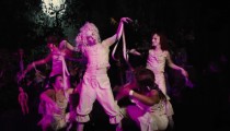 Lady Gaga i Tim Burton se udružili na njenom spotu “The Dead Dance” za seriju Wednesday (video)