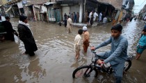 Najmanje 63 mrtvih u oluji u Pakistanu