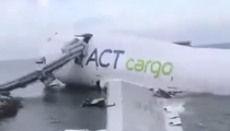 Teretni avion otklizao s piste u Hongkongu, dvije osobe poginule
