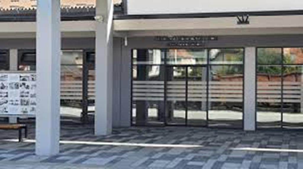 Lokalni i međunarodni  saobraćaju prema utvrđenom redu vožnje