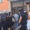 Blokiran sud u Novom Sadu, zaposleni ulaze iza kordona policije, priveden poslanik